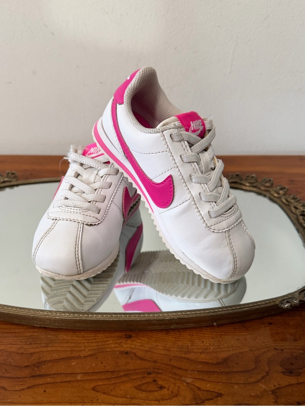 ✔️Nike Kids White Sneakers with Pink 👧🏼